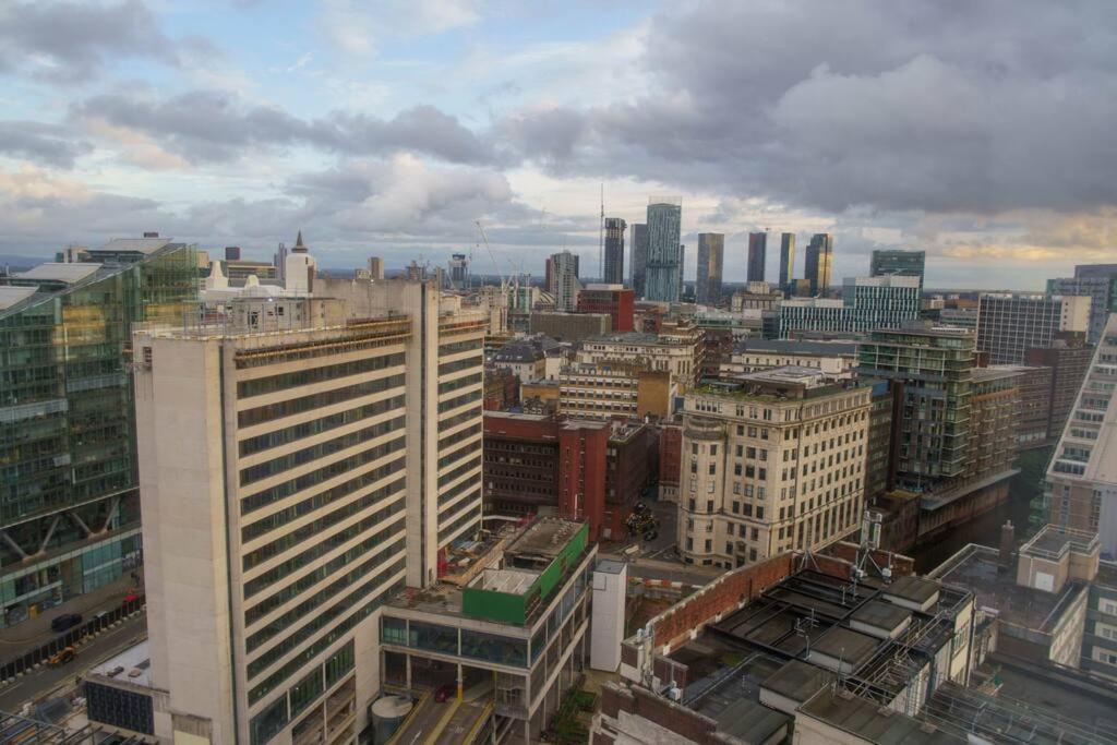 Manchester City Centre Apartment, Skyline View Exterior photo